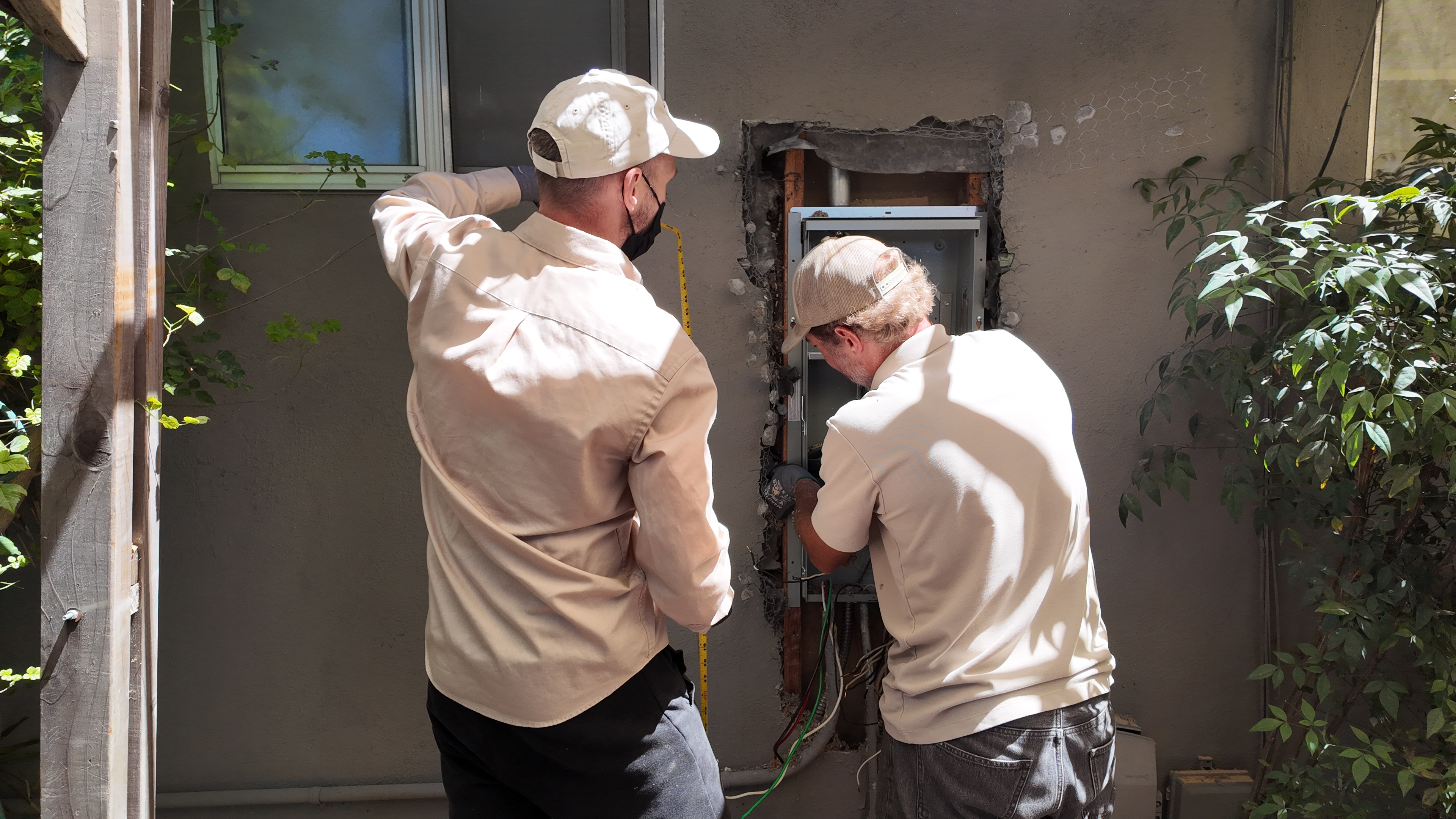 Electricians_in_Burlingame_1.webp