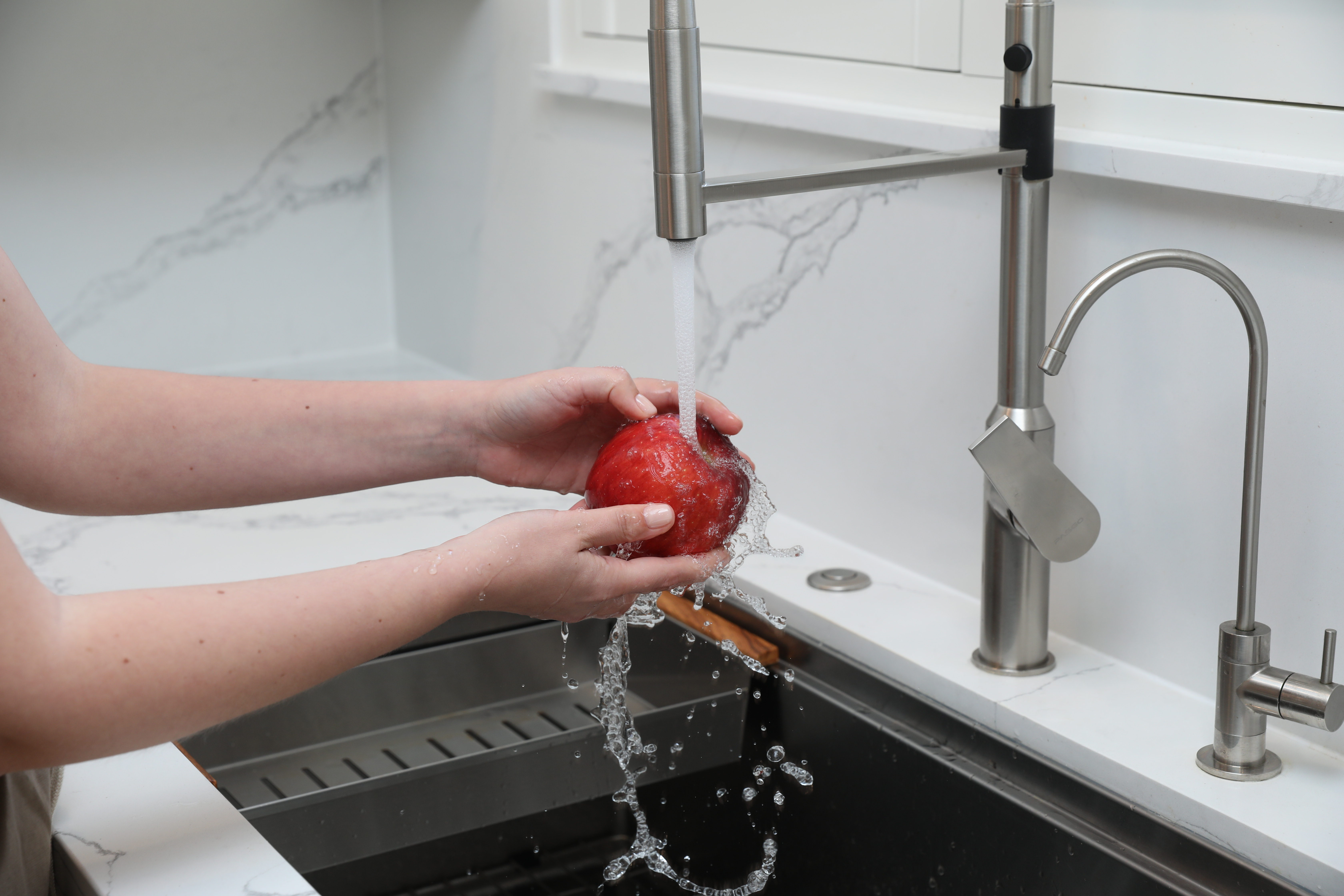 bathroom-sink-drain-installation-mistakes-to-avoid-1.webp